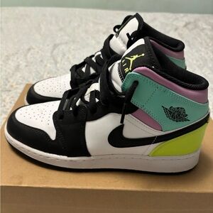 Nike Air Jordan 1 Mid GS Pastel Volt Size 6Y